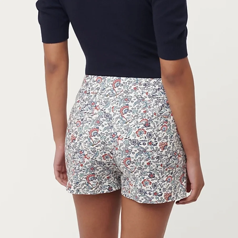 LOFT Riviera Shorts 4” Inseam - Picture 2 of 4